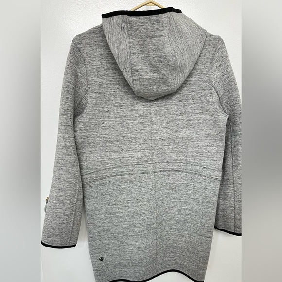 Lululemon City Bound Wrap - Picture 5 of 6